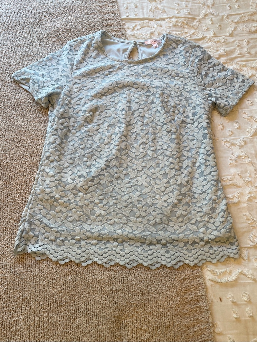 Teddi Rose Blue Floral Lace Short Sleeve Blouse - size small